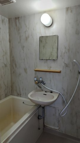 ストークハイツ三軒茶屋の浴室