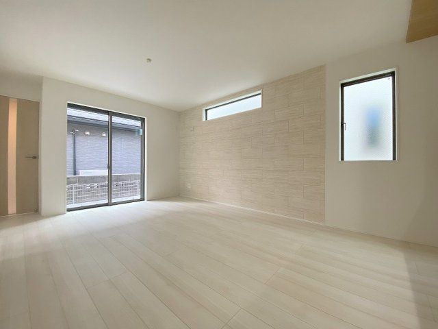 三郷市早稲田8丁目　新築戸建　全7棟　5号棟の居間・リビング|同施工会社の参考写真になります。