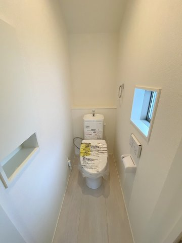 三郷市早稲田8丁目　新築戸建　全7棟　5号棟のトイレ|同施工会社の参考写真になります。