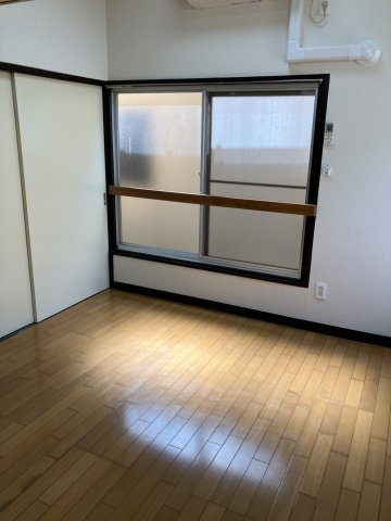 アザレアの洋室