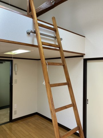 アザレアの内装