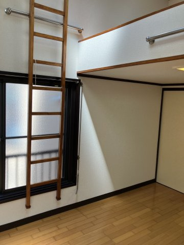 アザレアの洋室