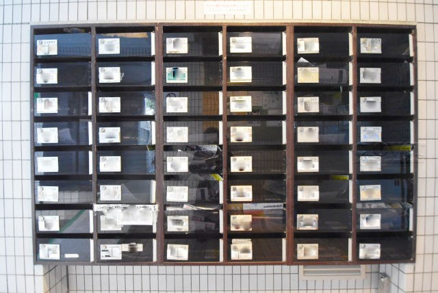 【設備】 | メゾンエクレーレ南千住 | 郵便物を受け入れる住民共用のポスト。「集合ポスト」とも呼びます。ここもまた、マンションの「顔」のひとつです。～即日のご見学可能～　お問合せはお気軽にどうぞ。
