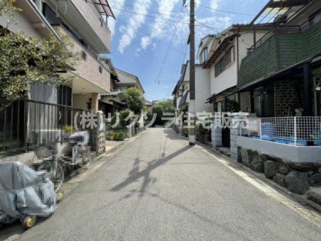 佐太中町4丁目　中古一戸建ての前面道路含む現地写真|前道　東　幅員4.7ｍ
■物件内覧・資金計画相談・住宅ローン相談、リフォーム相談、お問合せ受付中■
※当日・翌日のご内覧、ご相談はお電話でのお問合せがスムーズです！