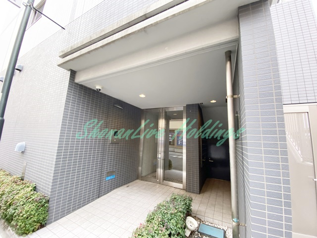 藤沢市湘南台２丁目の賃貸マンションのエントランス