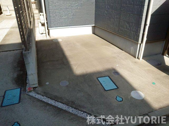 築７年　全室南向き３台駐車の注文住宅　緑区相原の駐車場|さらに軽なら3代目も駐車可能