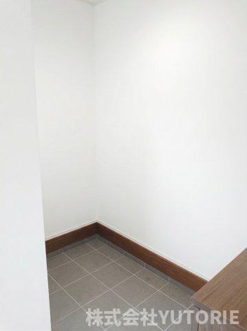 築７年　全室南向き３台駐車の注文住宅　緑区相原の玄関|車いすやベビーカーも置ける