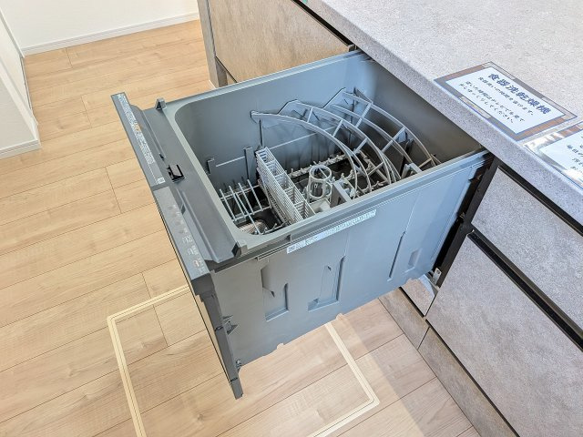 八王子市　長房町　新築一戸建て　８期のキッチン|～食洗機付き　食事後の食器洗いはお任せ、家族でゆっくりとくつろげます～