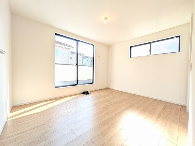 八王子市　長房町　新築一戸建て　８期の寝室|～2階8.0帖の主寝室　ベッドなど大型家具のレイアウトもしやすい広さです～
