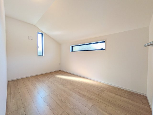 八王子市　長房町　新築一戸建て　８期の子供部屋|～2階5.0帖のサービスルーム　2面採光で明るく風通しの良いお部屋です～