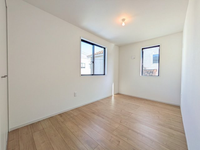 八王子市　長房町　新築一戸建て　８期の子供部屋|～2階5.5帖の洋室　2面採光で明るく風通しの良いお部屋です～