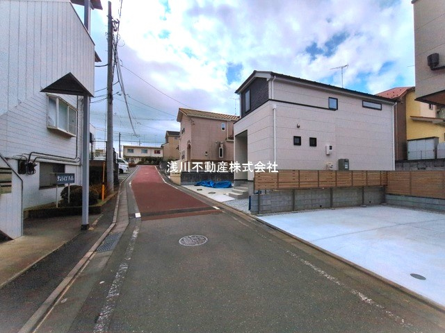 八王子市　長房町　新築一戸建て　８期の前面道路含む現地写真|～東4.5ｍ公道に面しています～