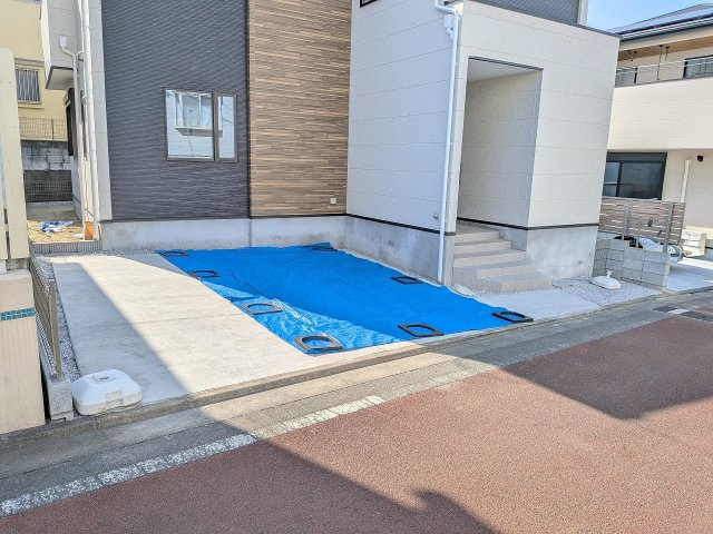 八王子市　長房町　新築一戸建て　８期の駐車場|～並列2台駐車可能カースペース～