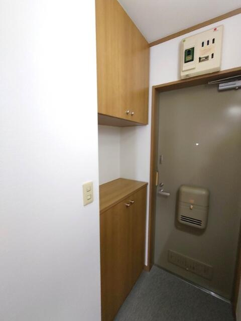 グレース中原の玄関