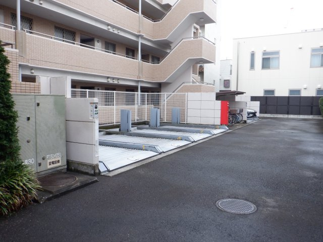 落合南長崎パークハウスの駐車場