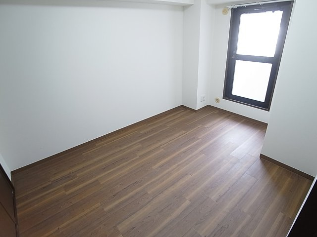 ハーデンハイツの洋室|明るい陽射し差し込む洋室