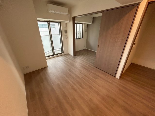 アーバネックス西本町の洋室