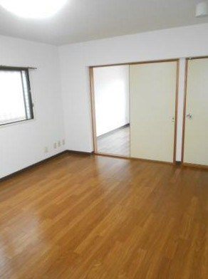 エンジュリー中野の居間・リビング