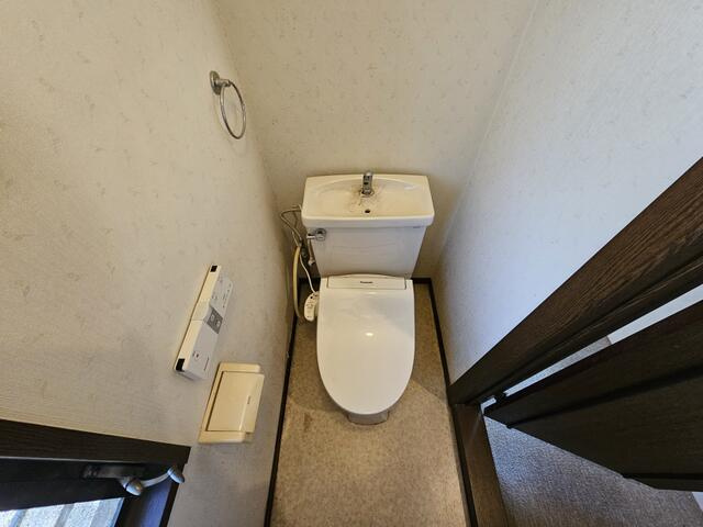 瑞浪市陶町大川のトイレ|２階トイレ