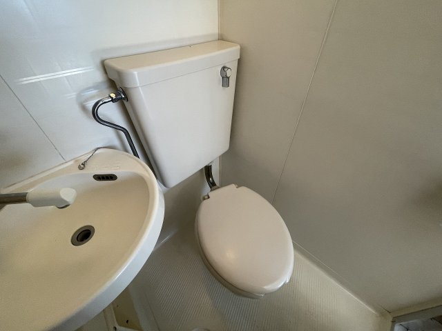 浴室内にトイレがあります！