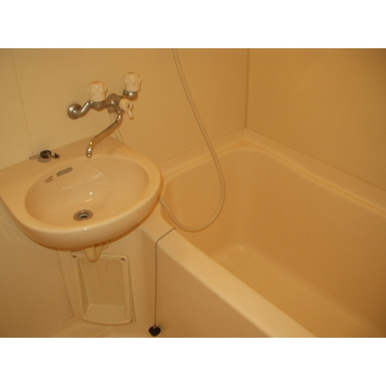 服部ビルの浴室|コンパクトで使いやすいお風呂です