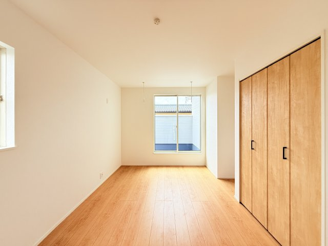つくば市緑が丘第1期　新築戸建て　1号棟の洋室|家具や小物を合わせやすいシンプルデザイン♪
広さや日当たりなど、写真では伝えきれない部分を現地で確認してみませんか？
