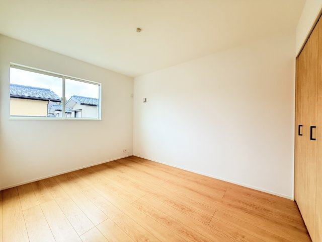 つくば市緑が丘第1期　新築戸建て　1号棟の洋室|家具や小物を合わせやすいシンプルデザイン♪
広さや日当たりなど、写真では伝えきれない部分を現地で確認してみませんか？
