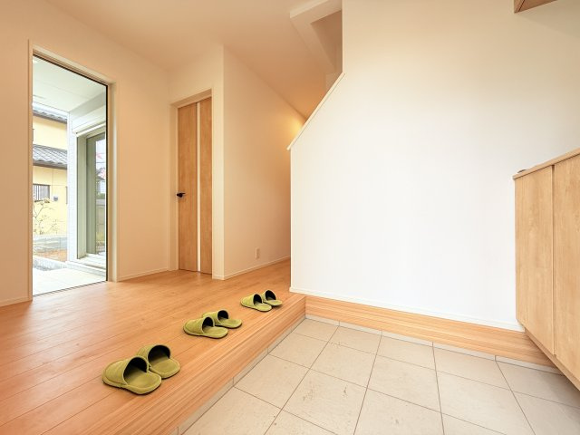 つくば市緑が丘第1期　新築戸建て　1号棟の玄関|靴をまとめて保管できるシューズボックス。綺麗に整頓された玄関で来客者を気持ちよく招きませんか？