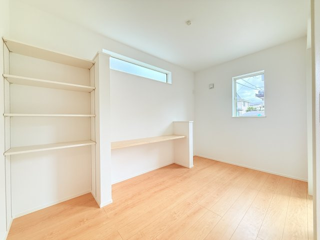 つくば市緑が丘第1期　新築戸建て　1号棟の洋室|家具や小物を合わせやすいシンプルデザイン♪
広さや日当たりなど、写真では伝えきれない部分を現地で確認してみませんか？