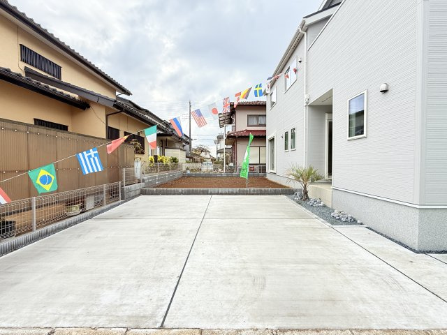 つくば市緑が丘第1期　新築戸建て　1号棟の駐車場|カースペース並列2台可能！
庭付き♪