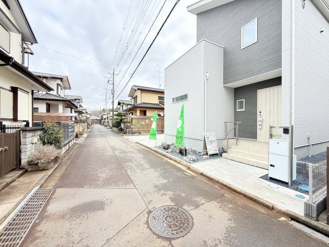 つくば市緑が丘第1期　新築戸建て　1号棟の前面道路含む現地写真|実際に現地で周辺環境や街並み、近隣のスーパーや通学路の安全性、病院、公園・・・など生活のイメージをご確認ください！