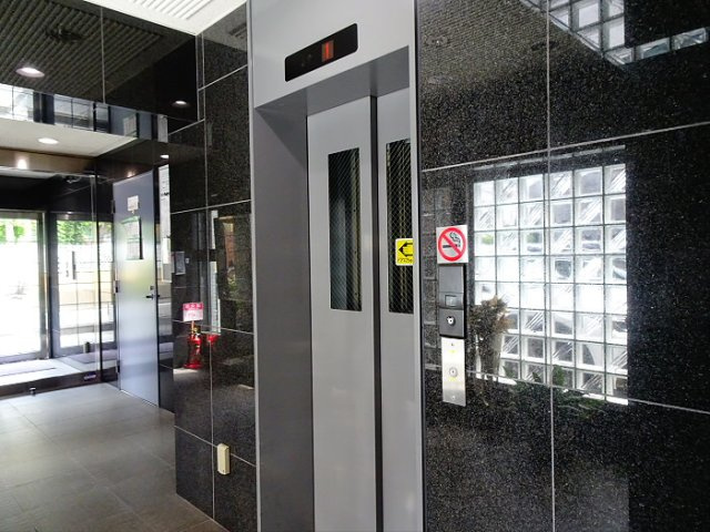 パレス藤のエントランス|毎日通るエントランスはこのようになっています