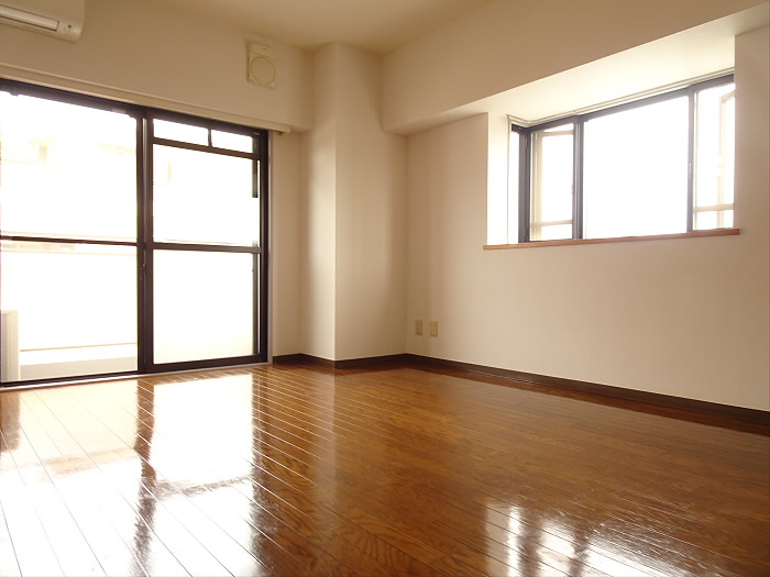 パレス藤の居間・リビング|こちらの居間で趣味の時間をお楽しみください