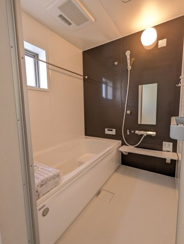 日立市東大沼町第１の浴室|足が伸ばせる浴槽で１日の疲れを癒してください～！リラックスタイムをお過ごしください～