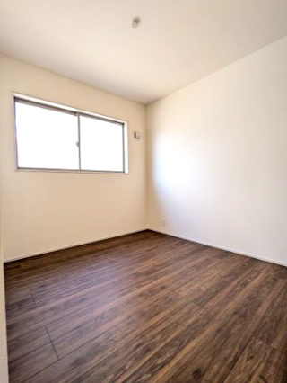 日立市東大沼町第１の洋室|採光・通風が良く毎朝気持ち良く起床ができ・・日中も日差しが降り注ぐ～暖かいお部屋です。