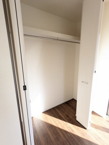 日立市東大沼町第１の収納|クローゼット内にキャストなどを置いていただき、スペースの有効活用を！