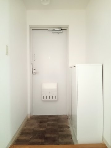 川崎市多摩区南生田２丁目の賃貸マンションの玄関
