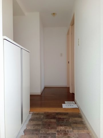 川崎市多摩区南生田２丁目の賃貸マンションの玄関