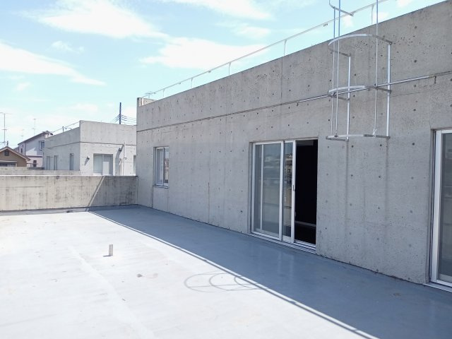 川崎市多摩区南生田２丁目の賃貸マンションのバルコニー