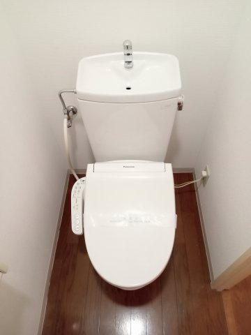 川崎市多摩区南生田２丁目の賃貸マンションのトイレ