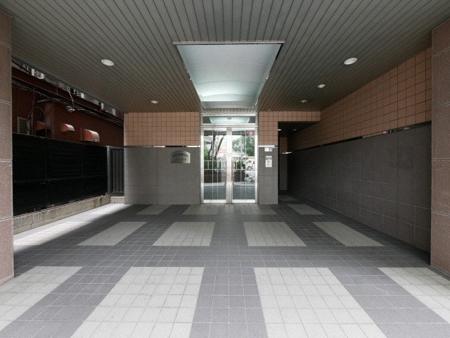 アクティ江之子島のエントランス