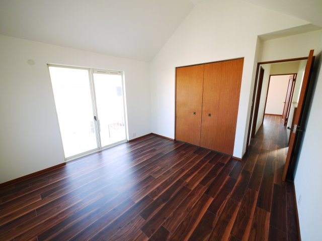 東金市季美の森東1　中古戸建の洋室|内装リフォーム済み令和8年3月済　システムキッチン・ユニットバス新品 駐車2台 都市ガス上下水