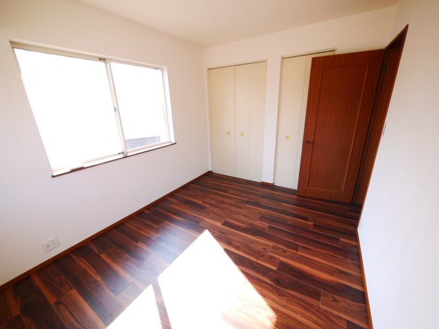 東金市季美の森東1　中古戸建の洋室|内装リフォーム済み令和8年3月済　システムキッチン・ユニットバス新品 駐車2台 都市ガス上下水