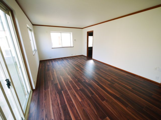 東金市季美の森東1　中古戸建の居間・リビング|内装リフォーム済み令和8年3月済　システムキッチン・ユニットバス新品 駐車2台 都市ガス上下水