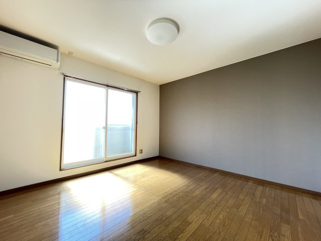 八戸市大字市川町字尻引前山31-711の洋室