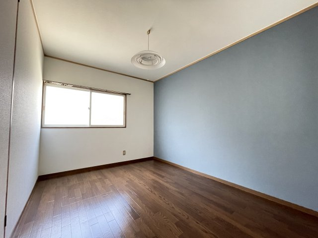 八戸市大字市川町字尻引前山31-711の洋室