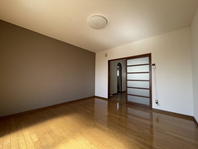 八戸市大字市川町字尻引前山31-711の洋室