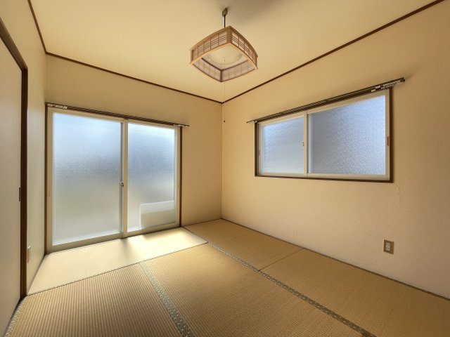 八戸市大字市川町字尻引前山31-711の和室