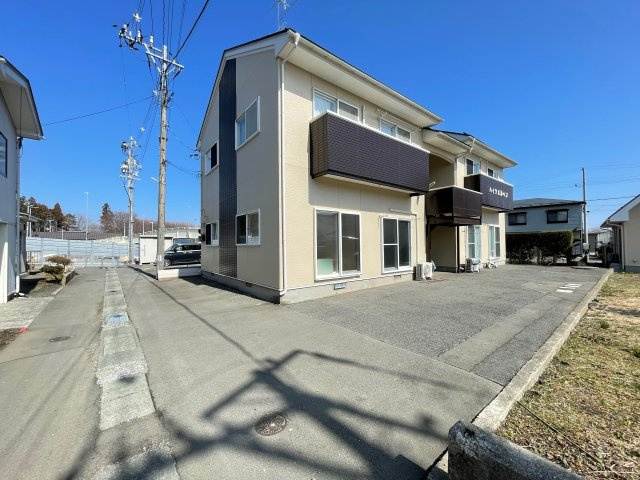 八戸市大字市川町字尻引前山31-711の駐車場