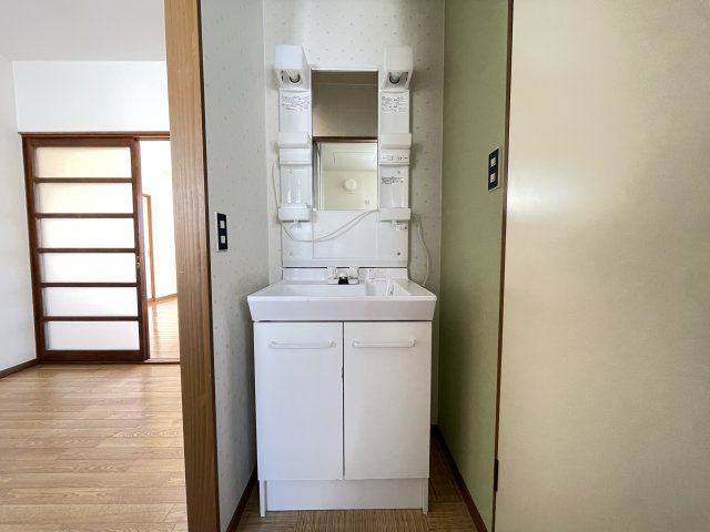 八戸市大字市川町字尻引前山31-711の独立洗面台